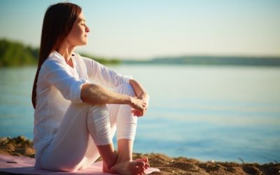 relaxed-woman-enjoying-sea_1098-1441